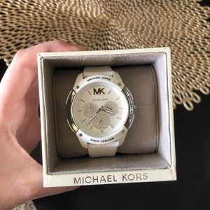 MK/ women’s watch
